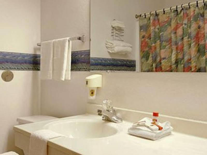 Motel Super 8 By Wyndham Omaha/West Dodge Extérieur photo